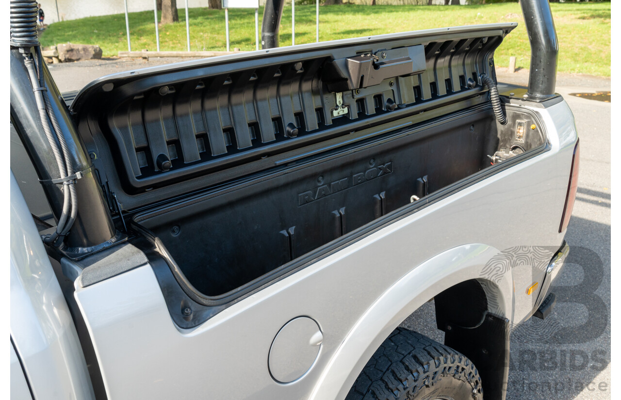 10/2017 (ASV) Dodge Ram 2500 HD Laramie RamBox (4x4) 4d Crew Cab Utility Bright Silver Metallic Turbo Diesel Cummins 6.7L