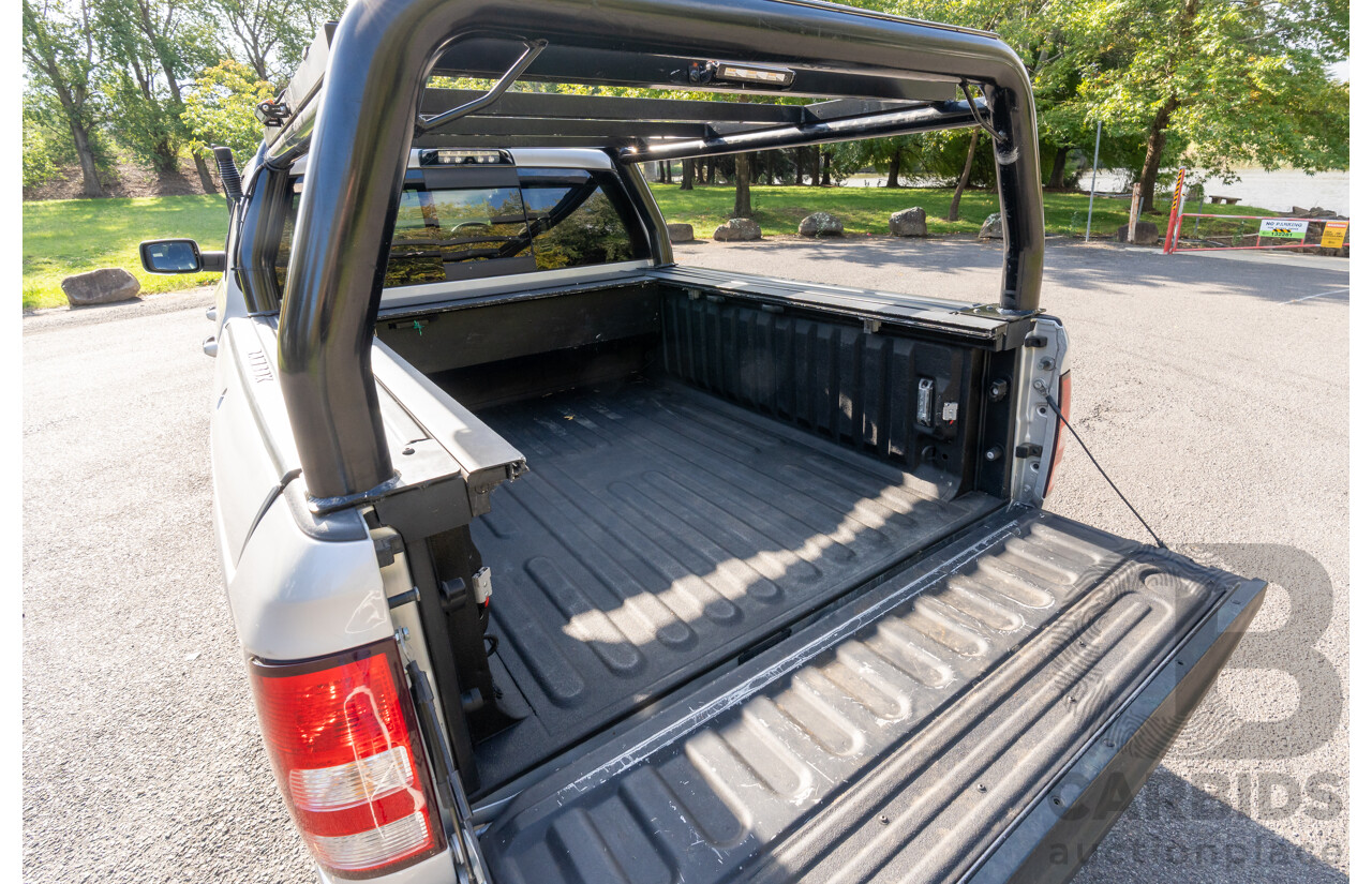 10/2017 (ASV) Dodge Ram 2500 HD Laramie RamBox (4x4) 4d Crew Cab Utility Bright Silver Metallic Turbo Diesel Cummins 6.7L