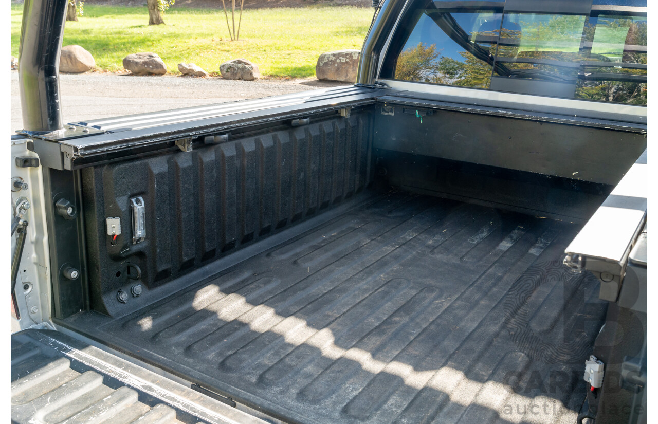 10/2017 (ASV) Dodge Ram 2500 HD Laramie RamBox (4x4) 4d Crew Cab Utility Bright Silver Metallic Turbo Diesel Cummins 6.7L