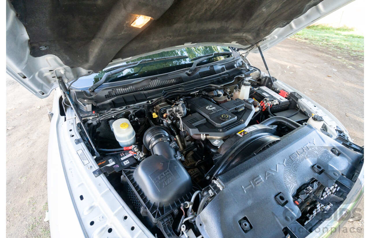 10/2017 (ASV) Dodge Ram 2500 HD Laramie RamBox (4x4) 4d Crew Cab Utility Bright Silver Metallic Turbo Diesel Cummins 6.7L