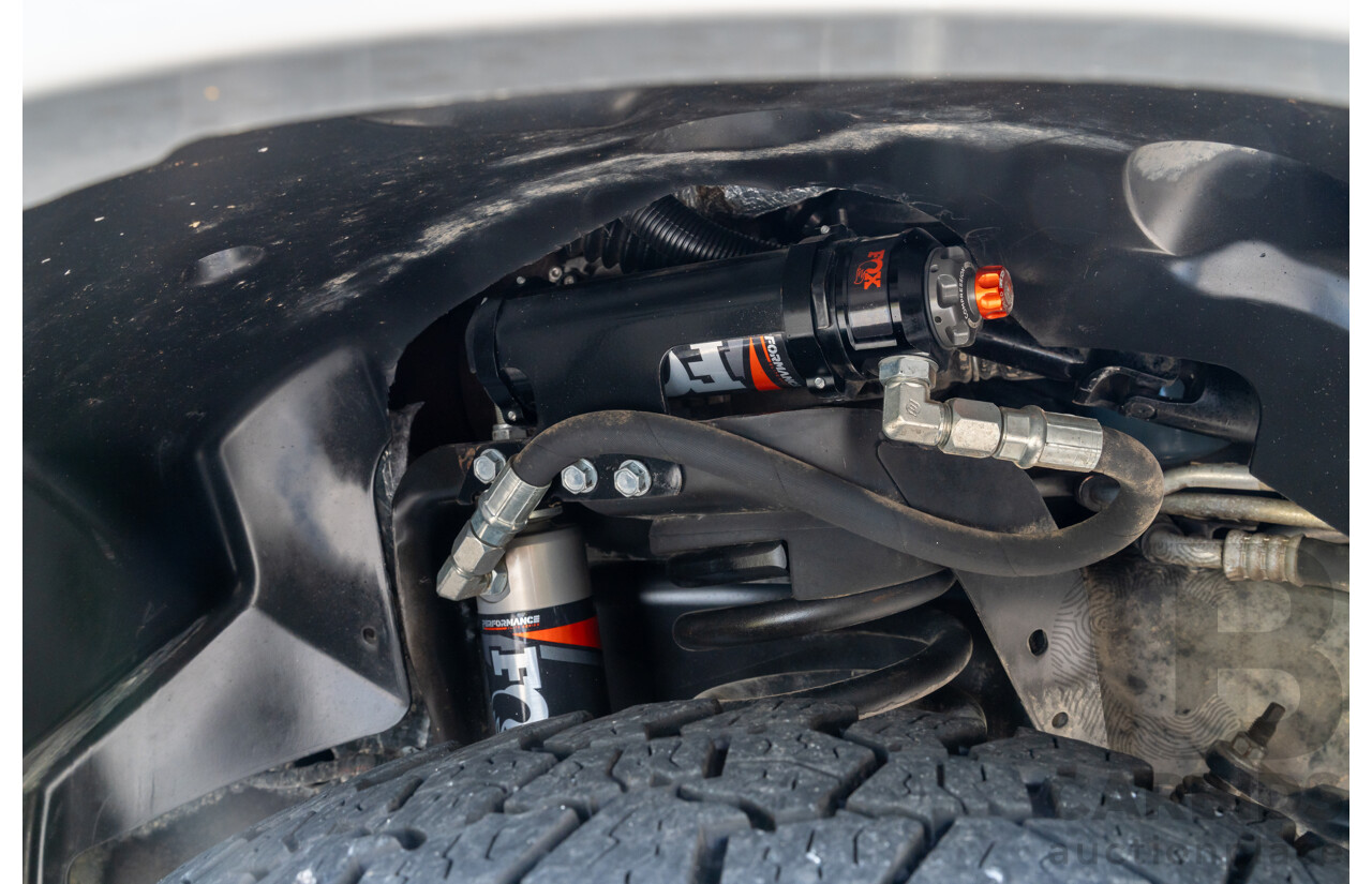 10/2017 (ASV) Dodge Ram 2500 HD Laramie RamBox (4x4) 4d Crew Cab Utility Bright Silver Metallic Turbo Diesel Cummins 6.7L