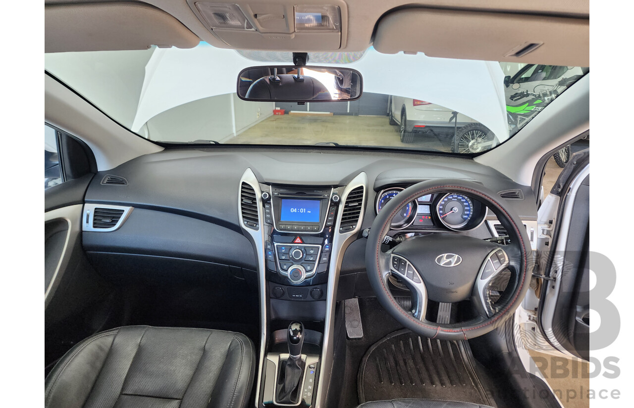 4/2014 Hyundai i30 Trophy GD MY14 5d Hatchback White 1.8L