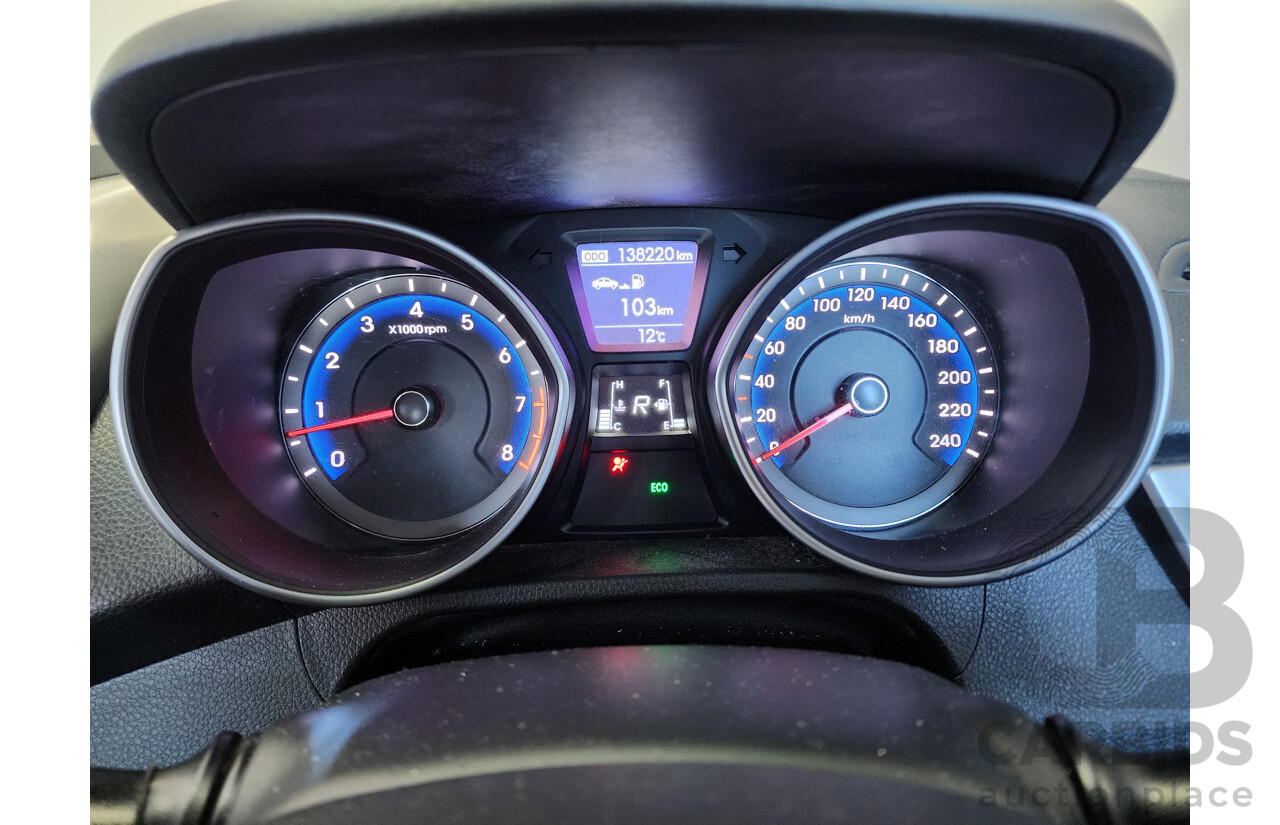 4/2014 Hyundai i30 Trophy GD MY14 5d Hatchback White 1.8L