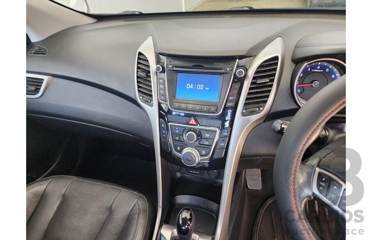 4/2014 Hyundai i30 Trophy GD MY14 5d Hatchback White 1.8L