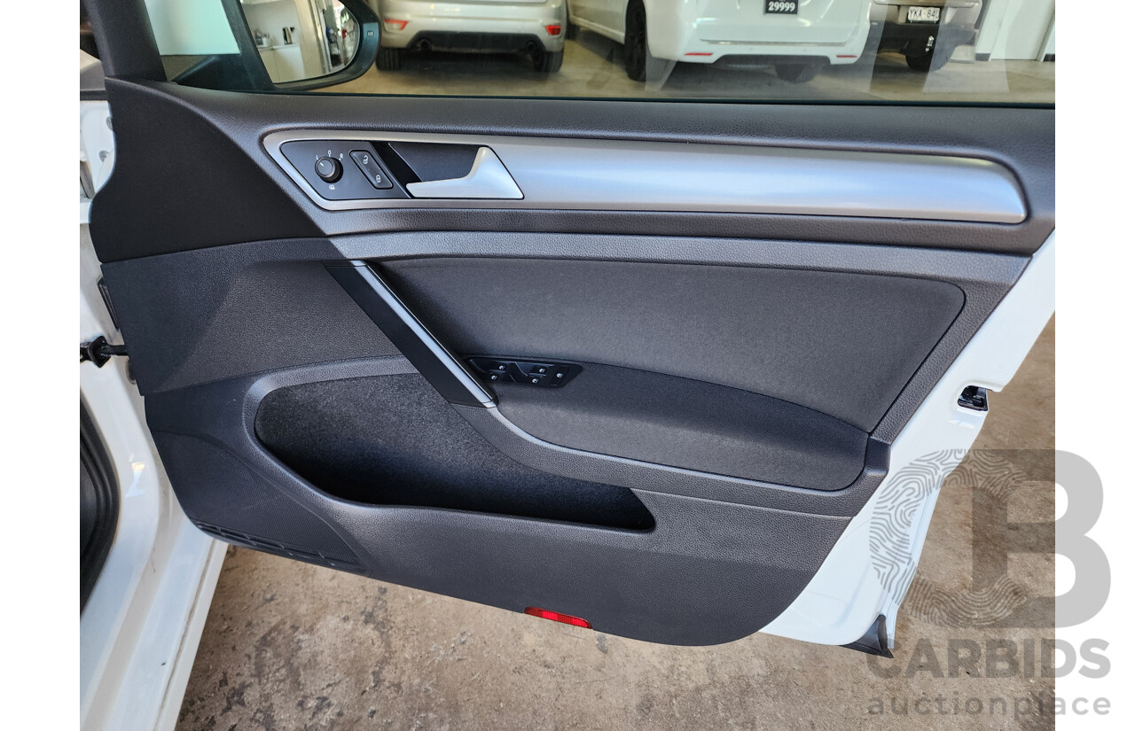 9/2015 Volkswagen Golf 92 TSI Trendline AU MY16 5d Hatchback White 1.4L