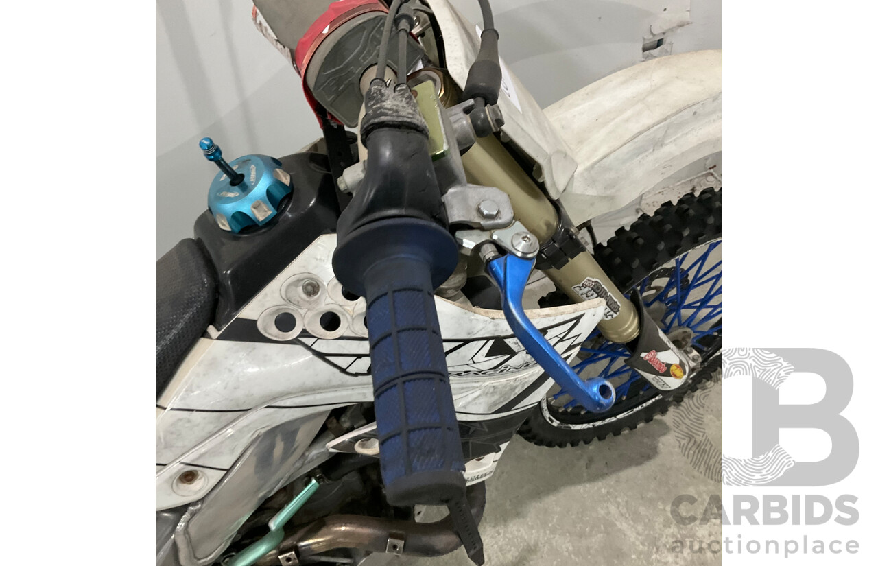 2009 Kawasaki KX450 Dirt Bike