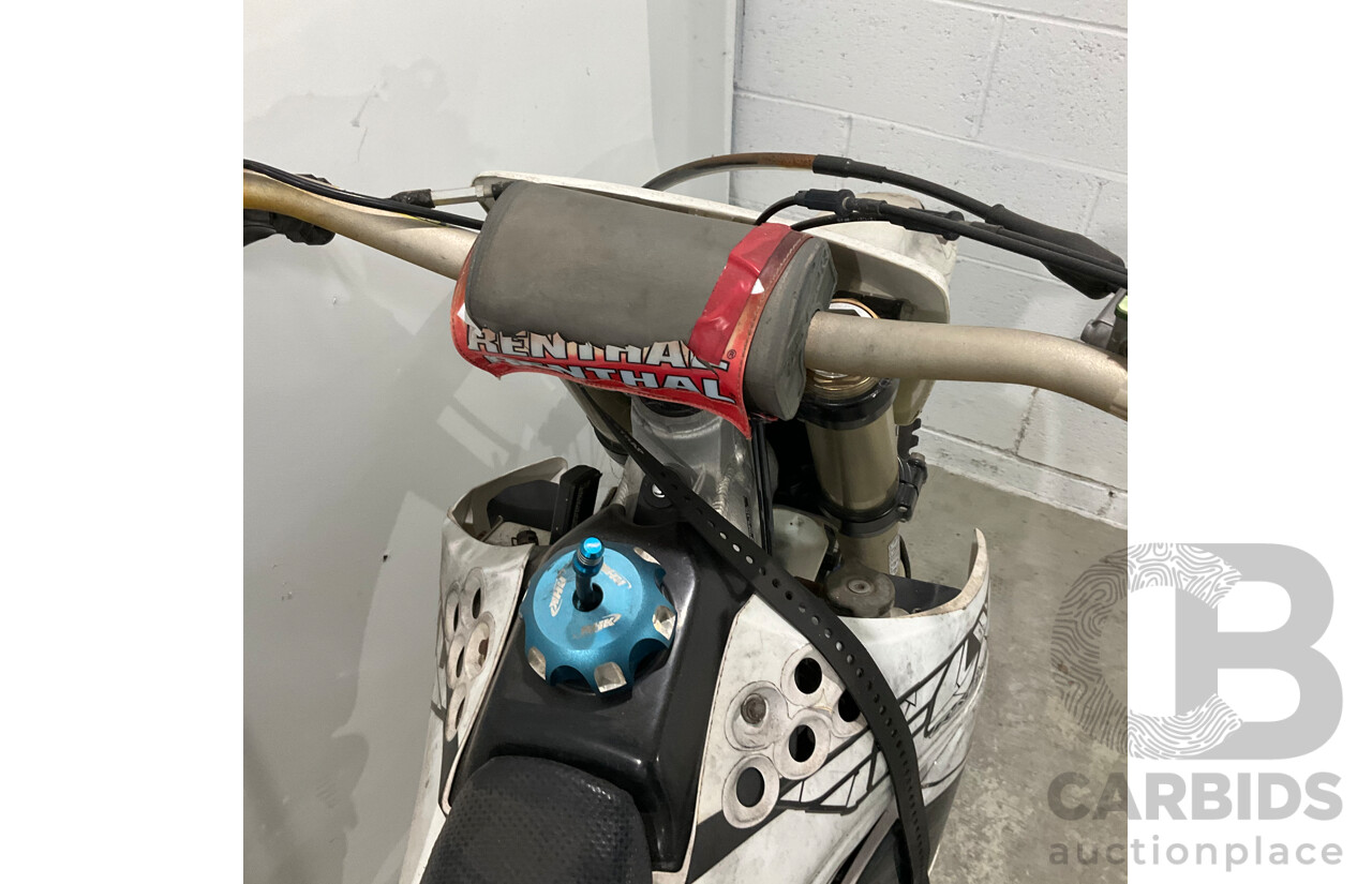 2009 Kawasaki KX450 Dirt Bike