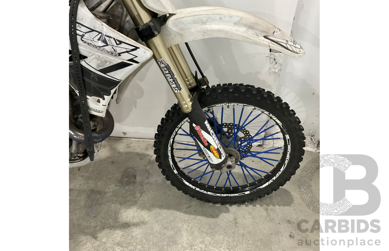 2009 Kawasaki KX450 Dirt Bike