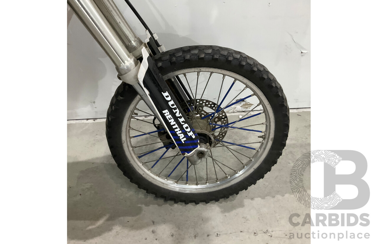2000 Yamaha YZ400F Dirt Bike