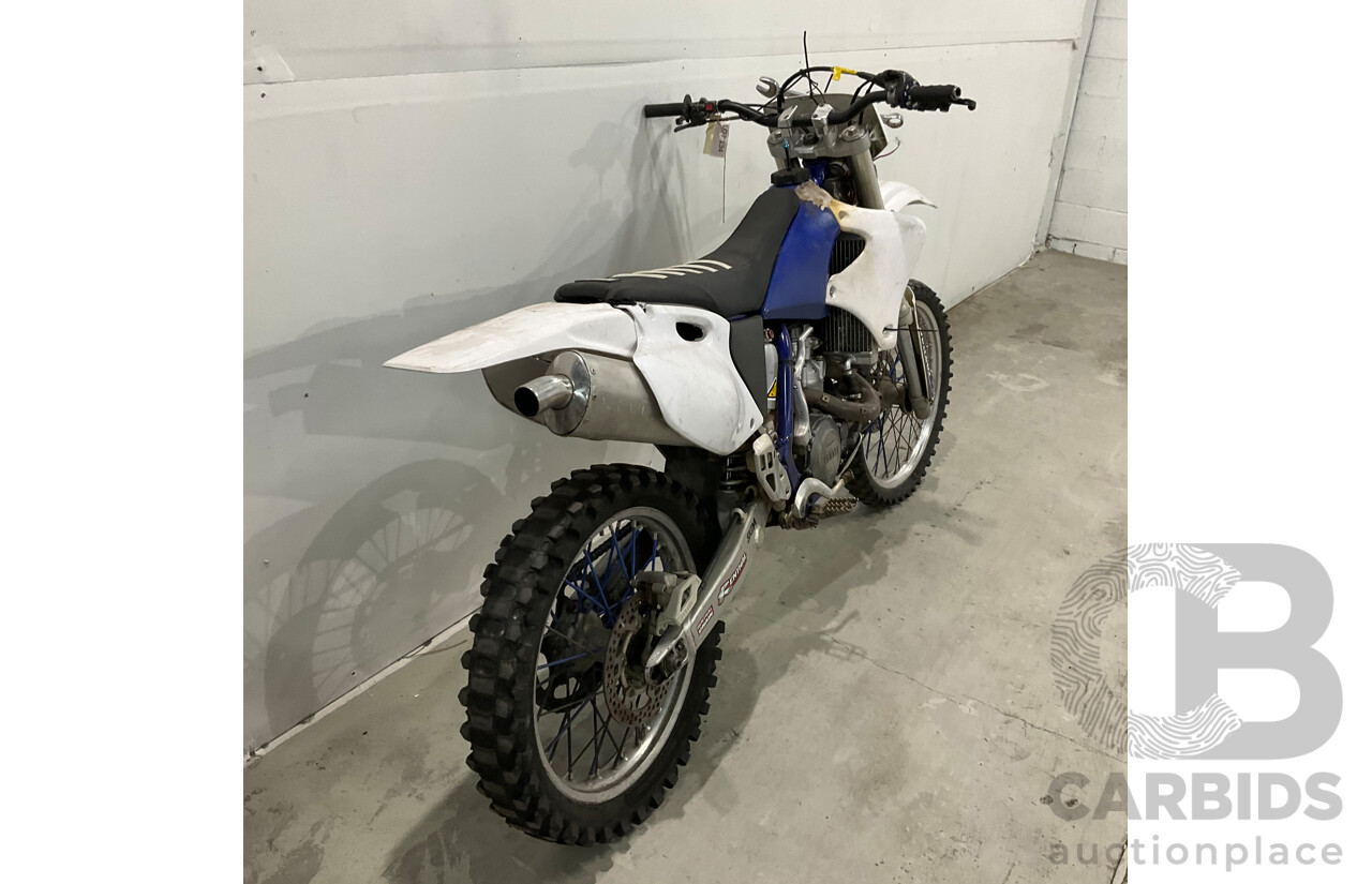 2000 Yamaha YZ400F Dirt Bike
