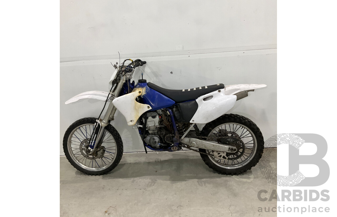 2000 Yamaha YZ400F Dirt Bike