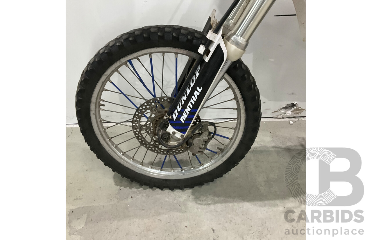 2000 Yamaha YZ400F Dirt Bike