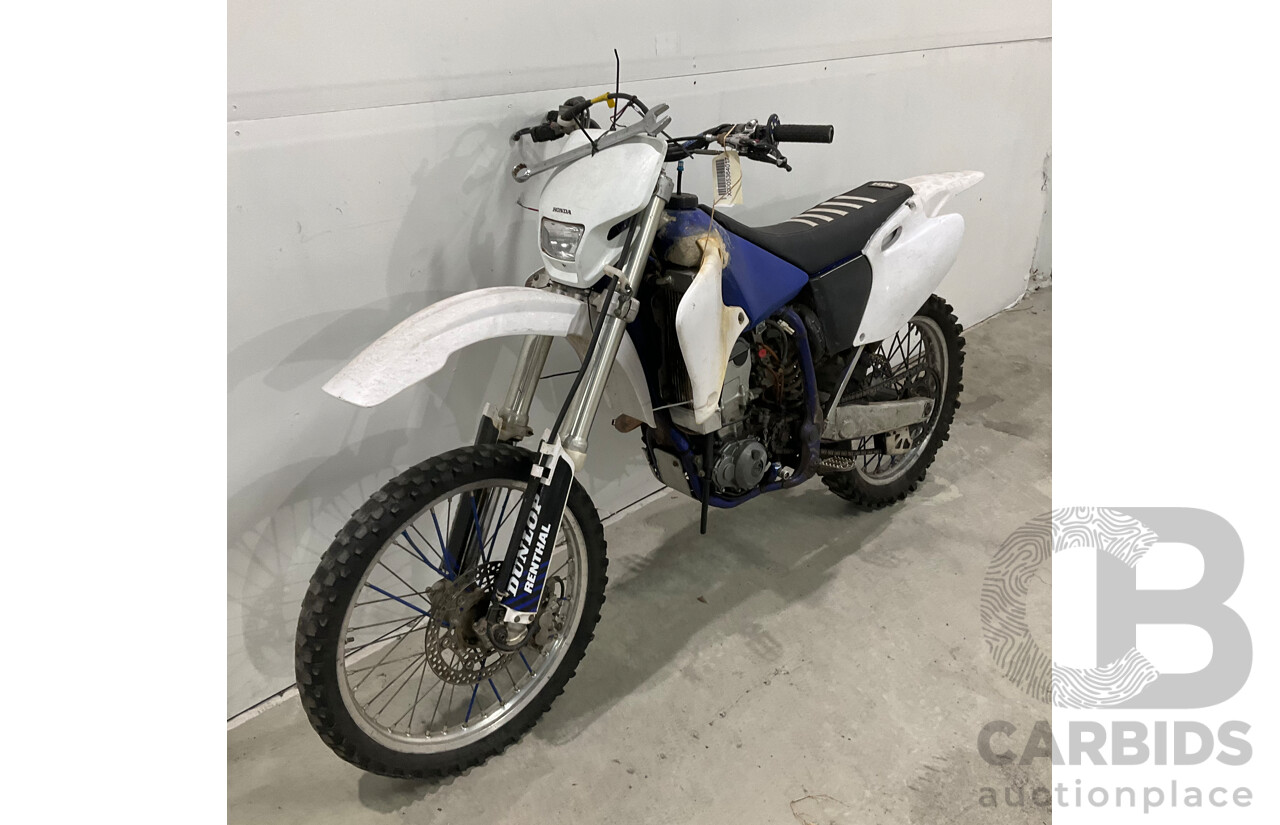 2000 Yamaha YZ400F Dirt Bike