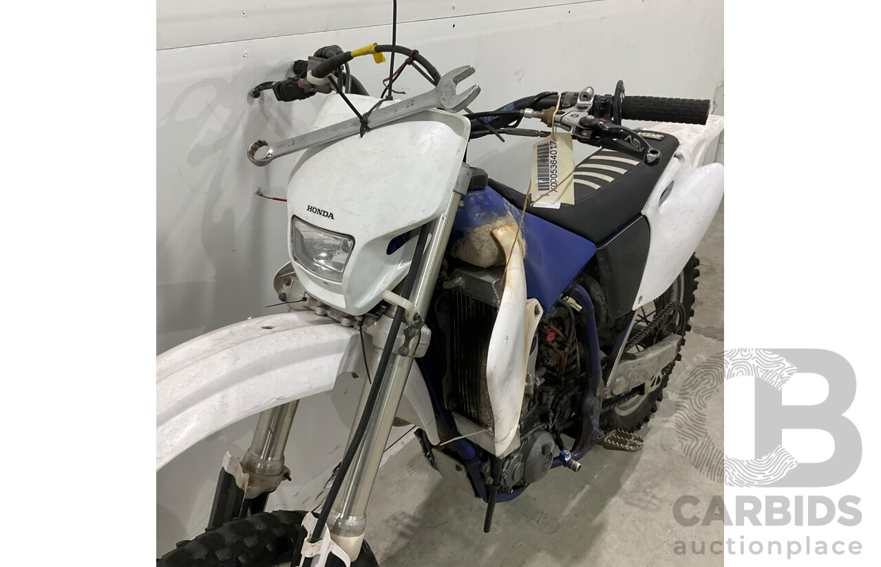 2000 Yamaha YZ400F Dirt Bike