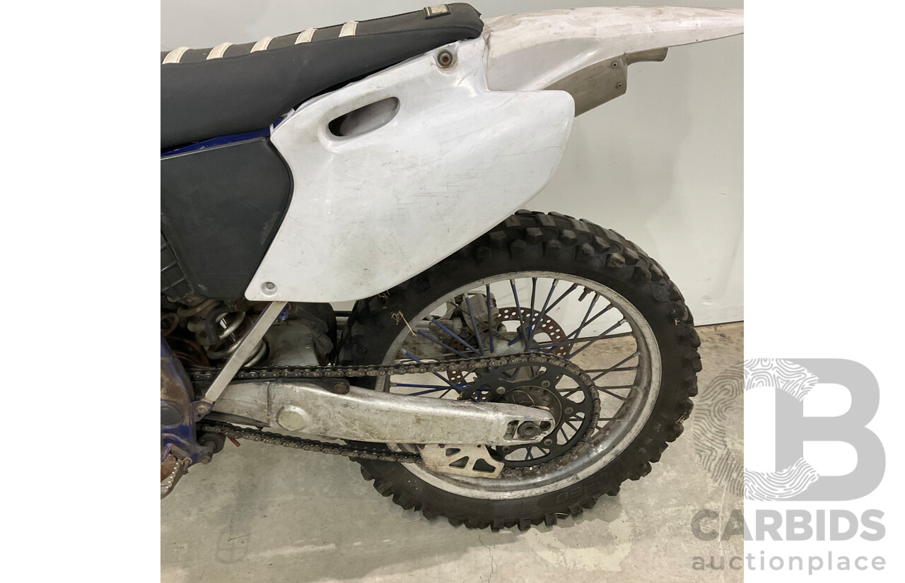 2000 Yamaha YZ400F Dirt Bike