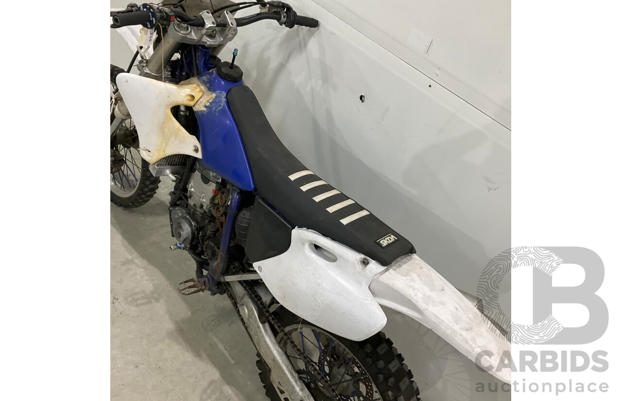 2000 Yamaha YZ400F Dirt Bike