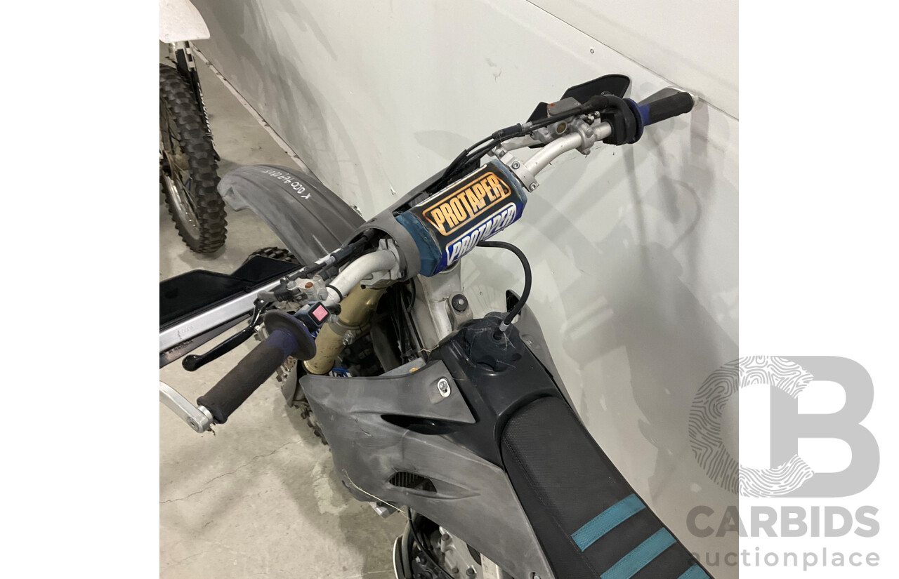 2009 Yamaha YZ450F Dirt Bike