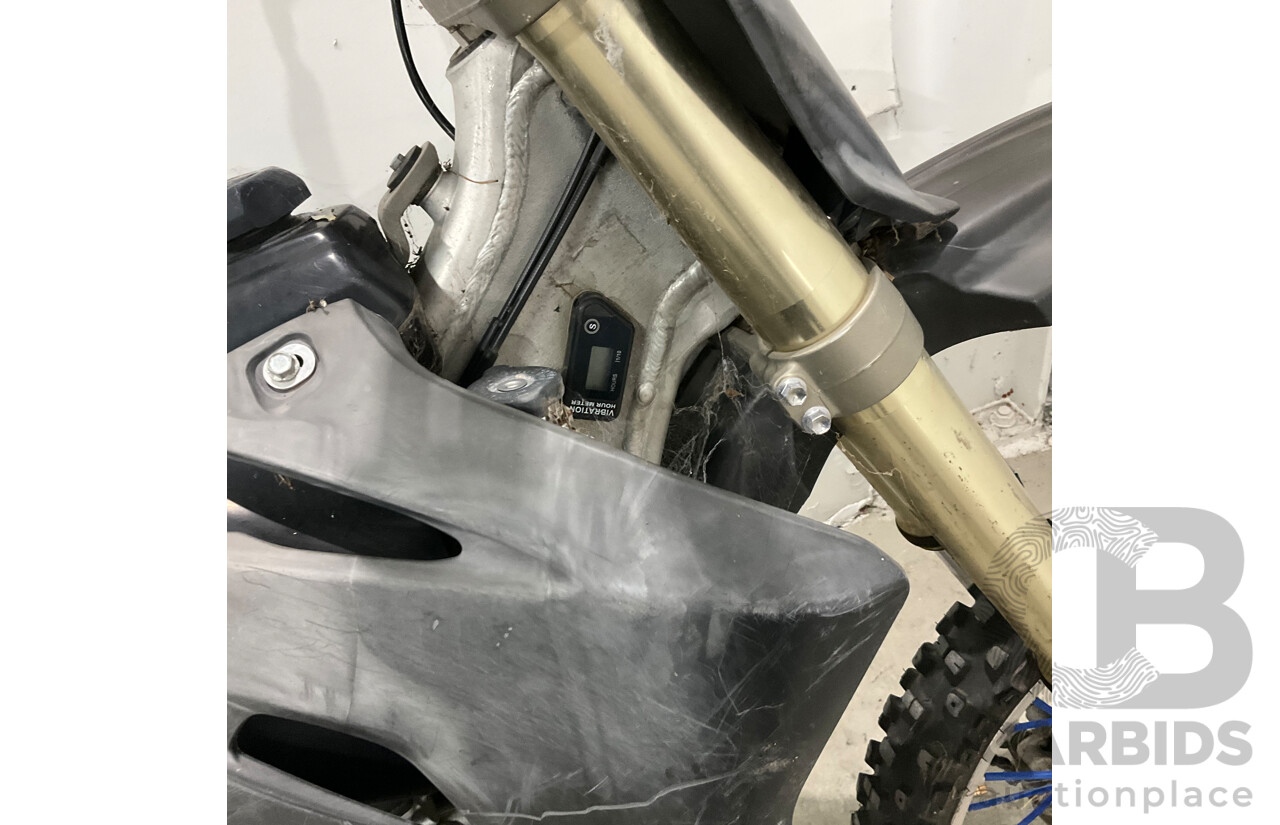 2009 Yamaha YZ450F Dirt Bike