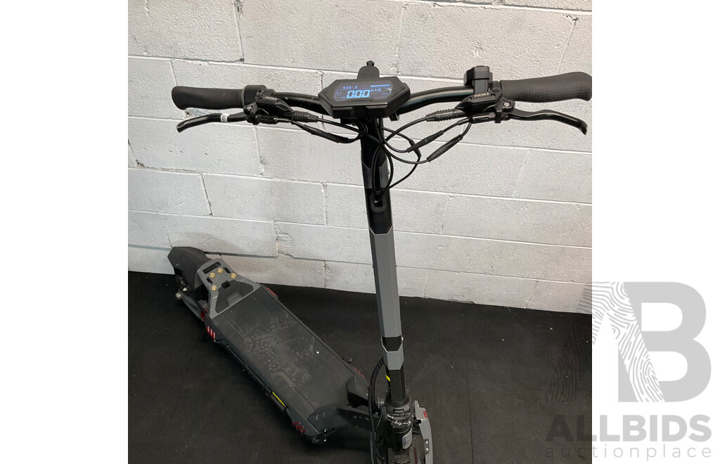 VELOZ GT Electric Scooter