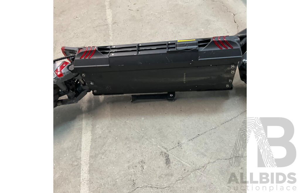 VELOZ GT Electric Scooter