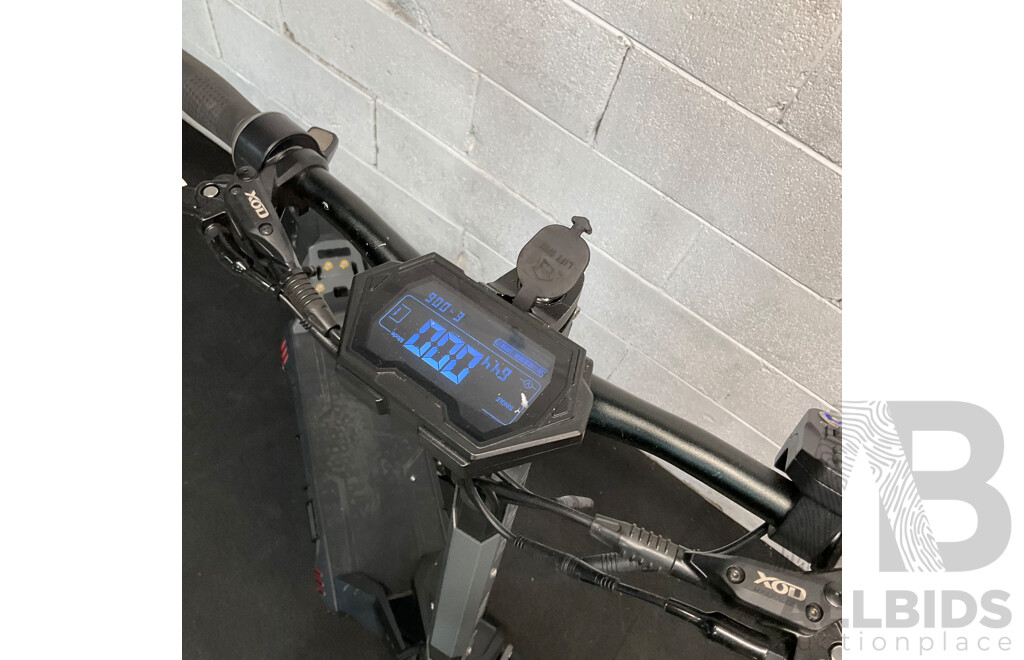 VELOZ GT Electric Scooter