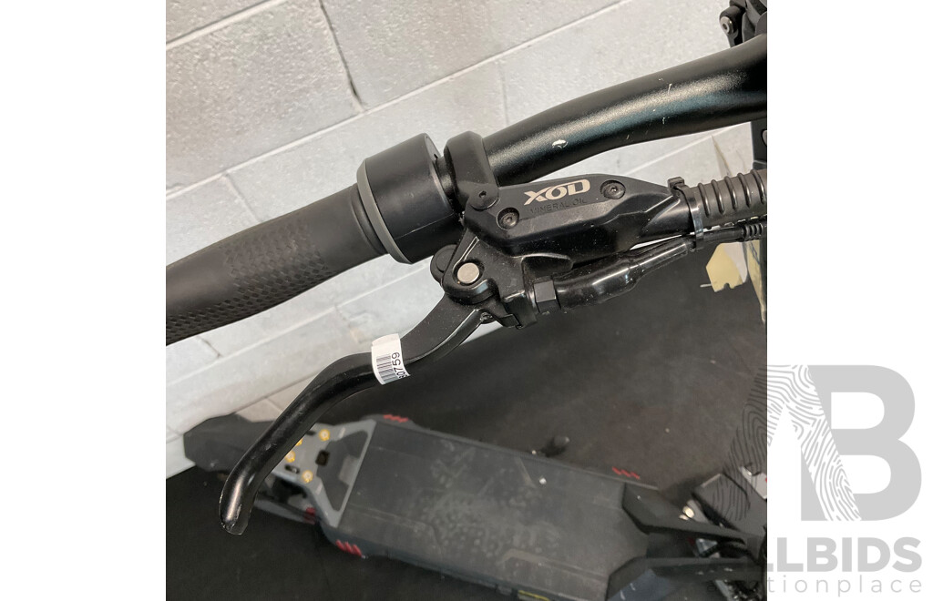 VELOZ GT Electric Scooter