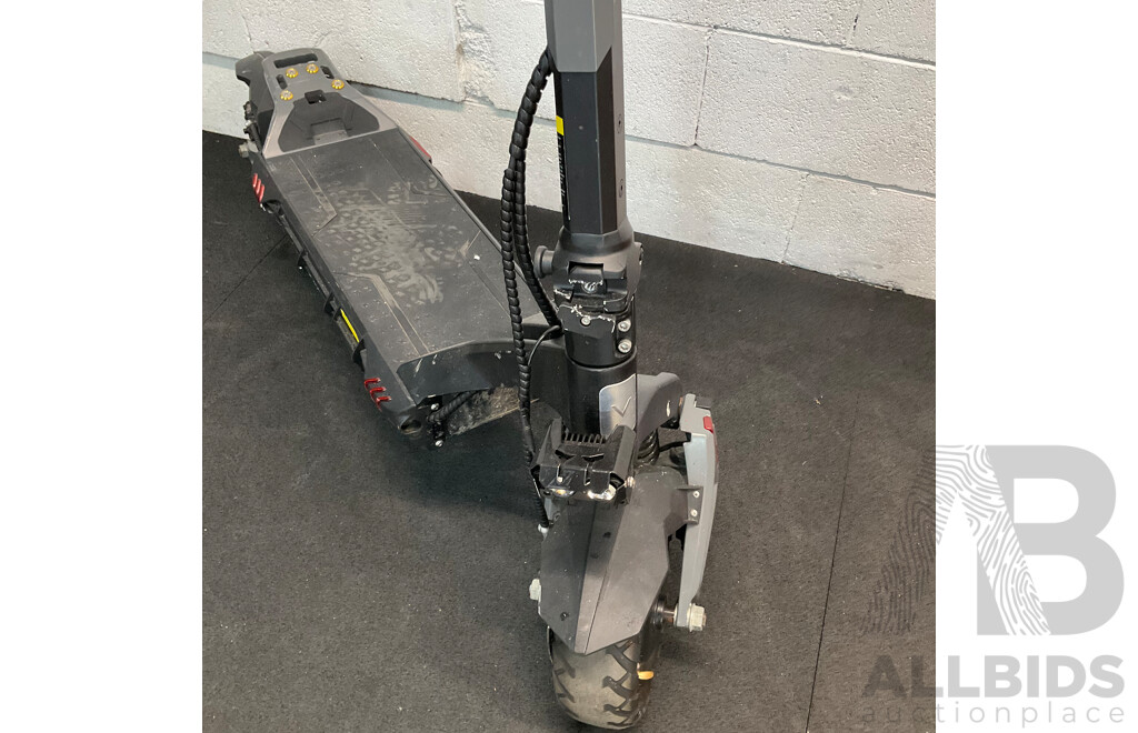 VELOZ GT Electric Scooter