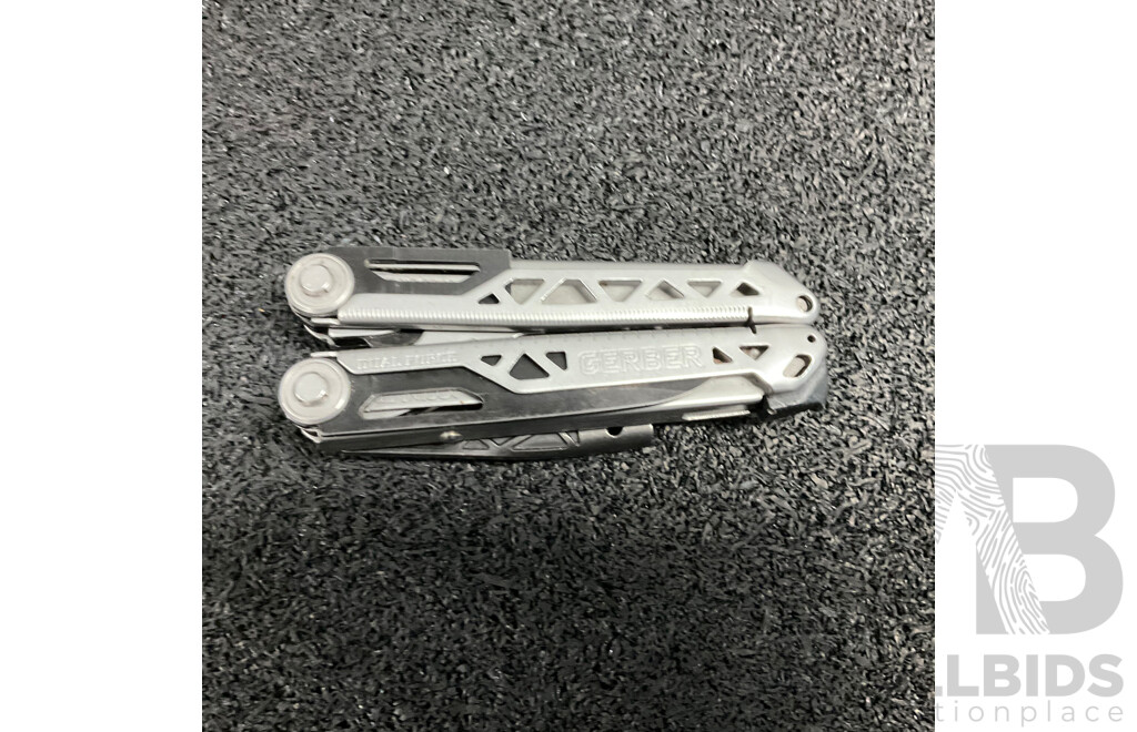 Bosch GWS- 18V-15P Cordless Angle Grinder with Assorted Accessories