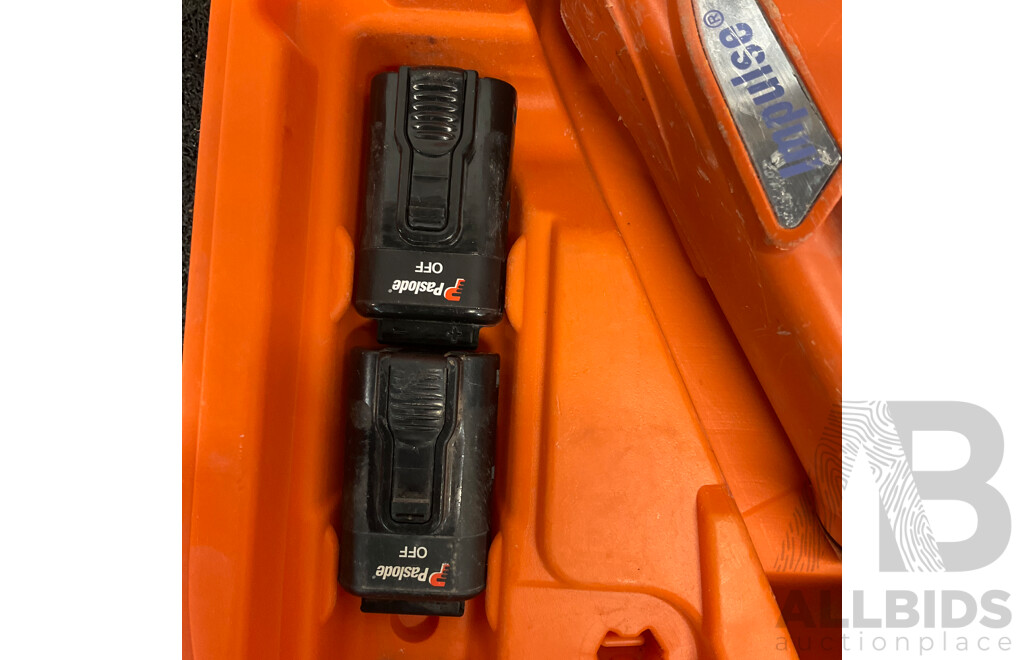 PASSLODE 30 Degree Framing Nailer with Two Batteries and Battery Charger