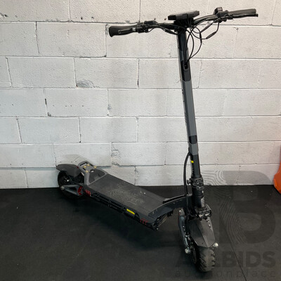 VELOZ GT Electric Scooter