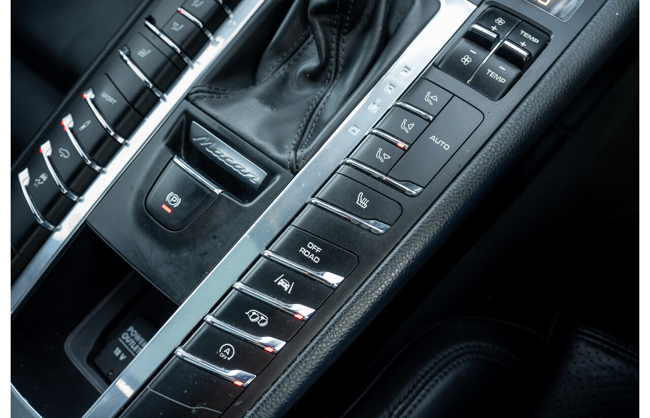 1/2018 Porsche Macan Turbo (AWD) 95B MY18 4D Wagon Agate Grey Metallic Twin Turbo V6 3.6L