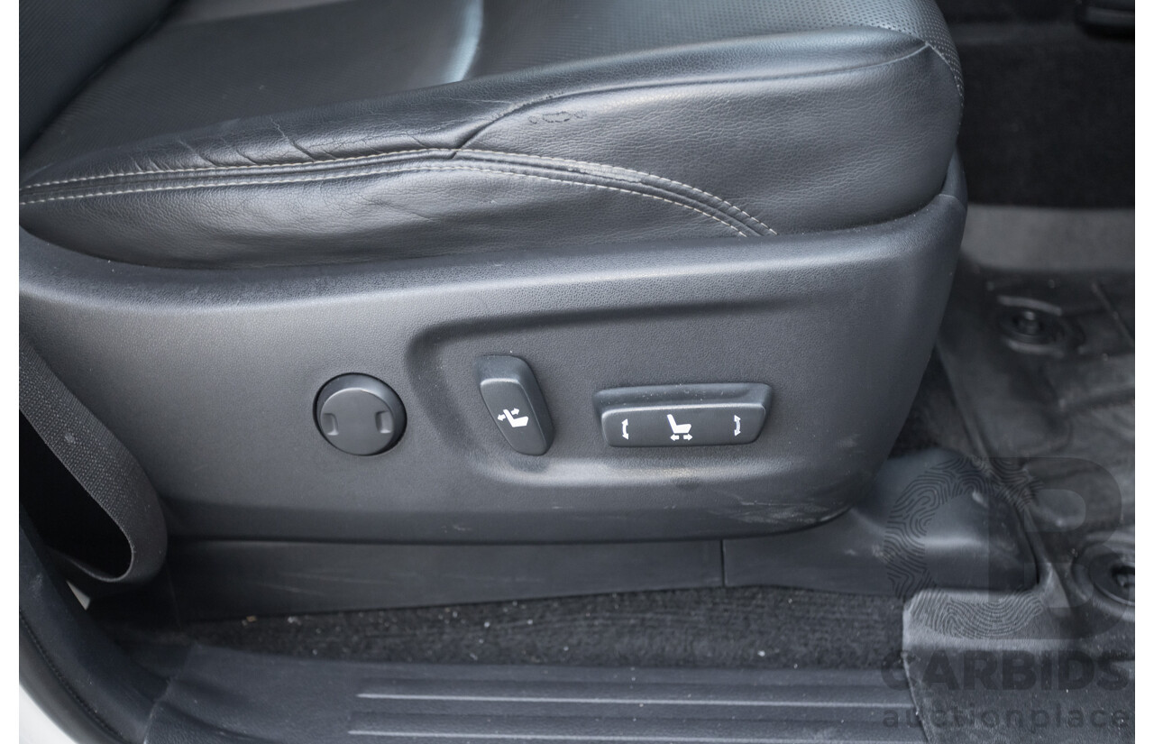 05/2020 Toyota Landcruiser PRADO VX (4x4) GDJ150R MY18 4D Wagon Pearl White Turbo Diesel 2.8L - 7 Seats