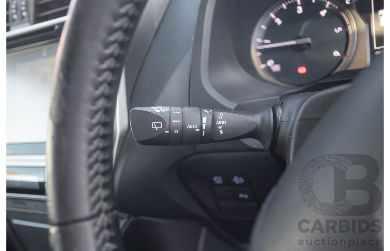 05/2020 Toyota Landcruiser PRADO VX (4x4) GDJ150R MY18 4D Wagon Pearl White Turbo Diesel 2.8L - 7 Seats