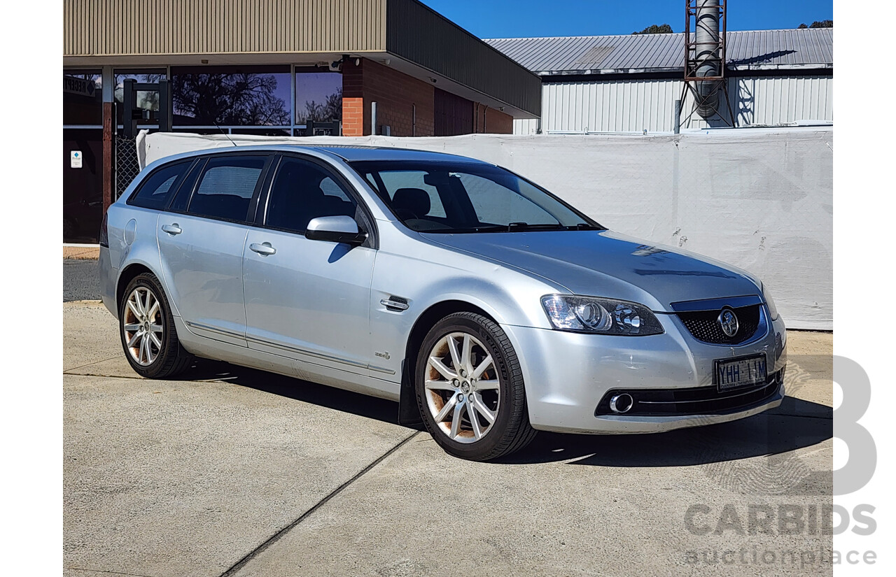 10/2010 Holden Calais  VE MY10 4d Sportwagon Silver 3.6L