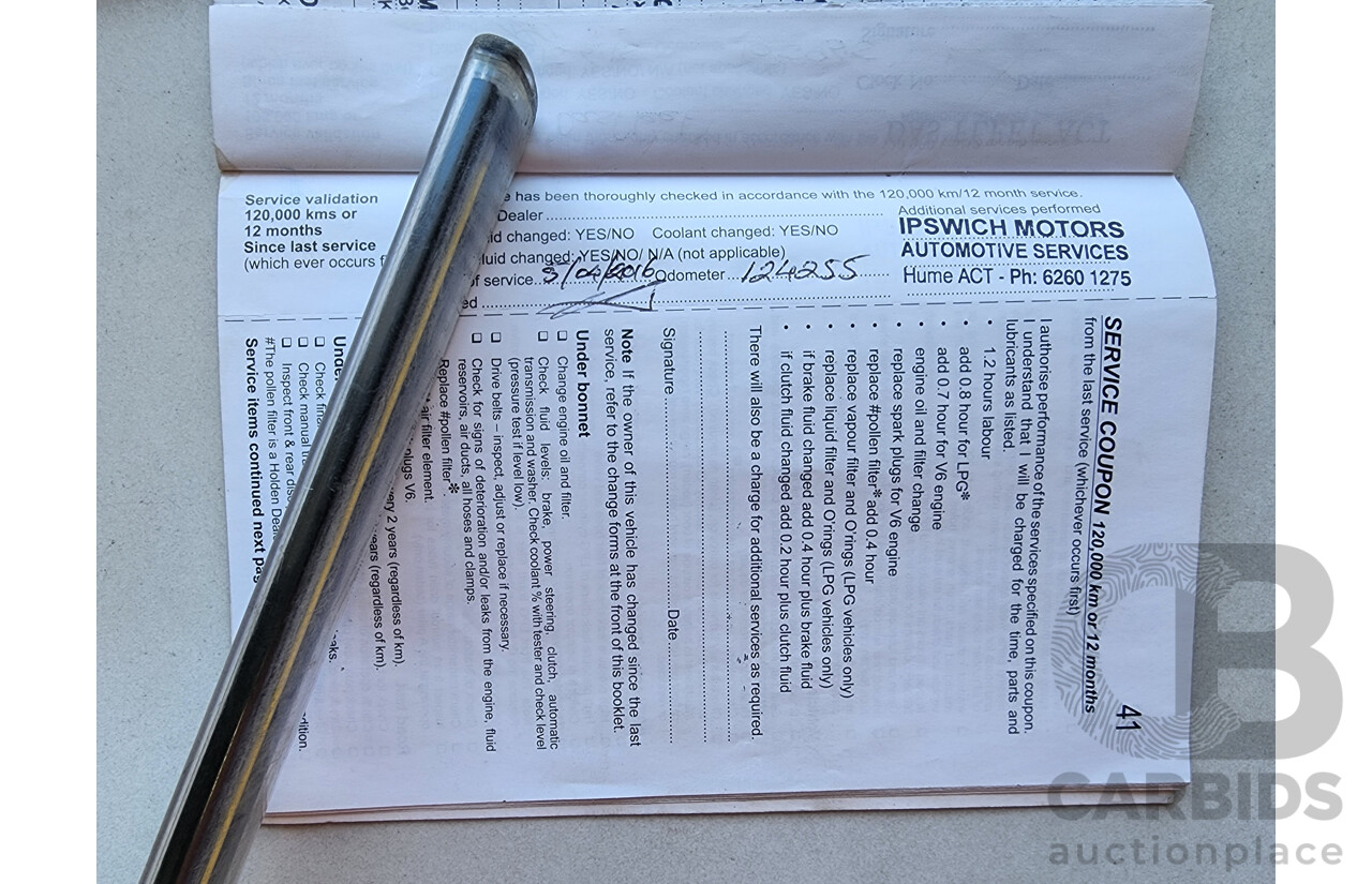 10/2010 Holden Calais  VE MY10 4d Sportwagon Silver 3.6L