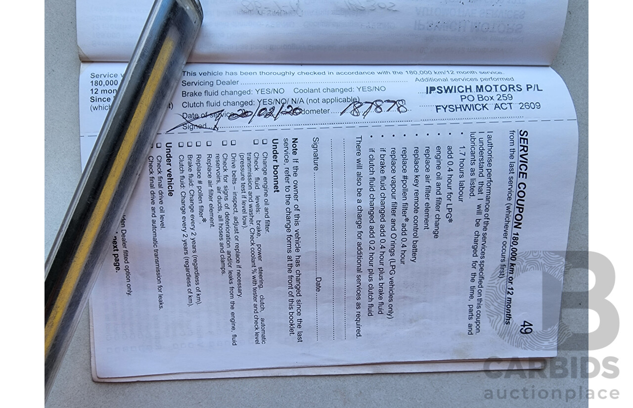 10/2010 Holden Calais  VE MY10 4d Sportwagon Silver 3.6L