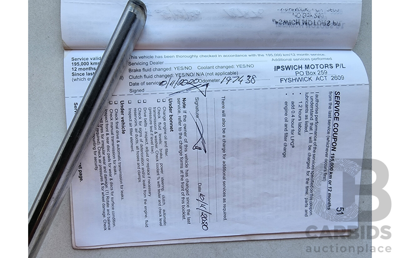 10/2010 Holden Calais  VE MY10 4d Sportwagon Silver 3.6L