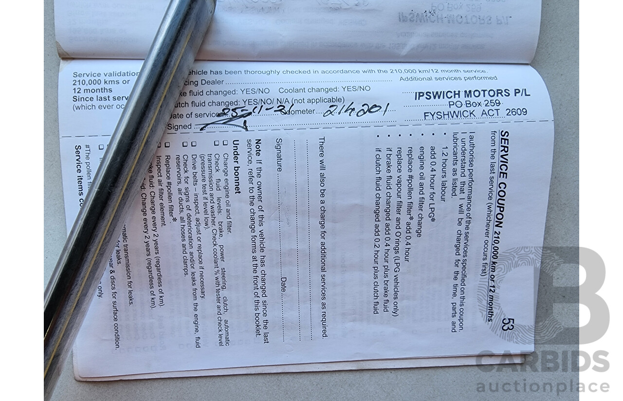 10/2010 Holden Calais  VE MY10 4d Sportwagon Silver 3.6L