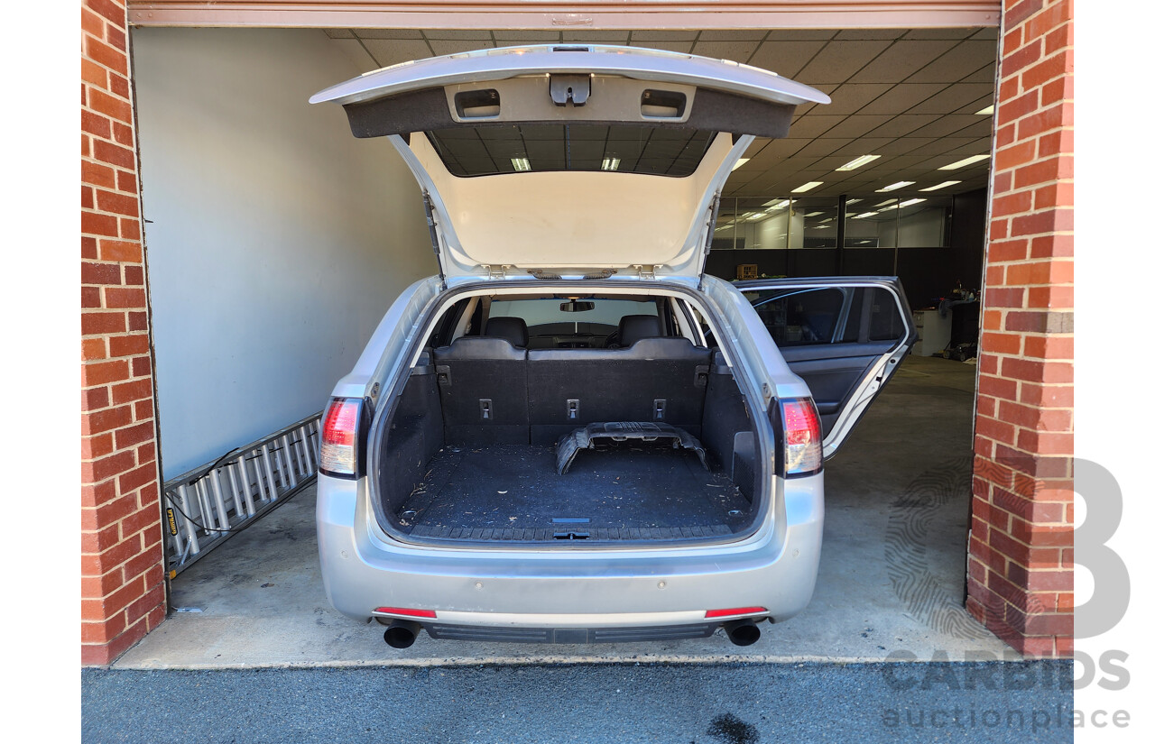 10/2010 Holden Calais  VE MY10 4d Sportwagon Silver 3.6L