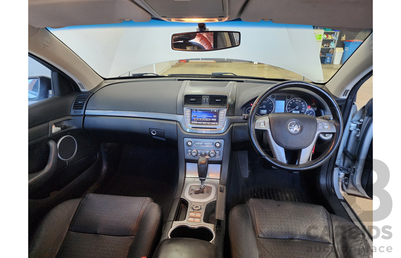 10/2010 Holden Calais  VE MY10 4d Sportwagon Silver 3.6L