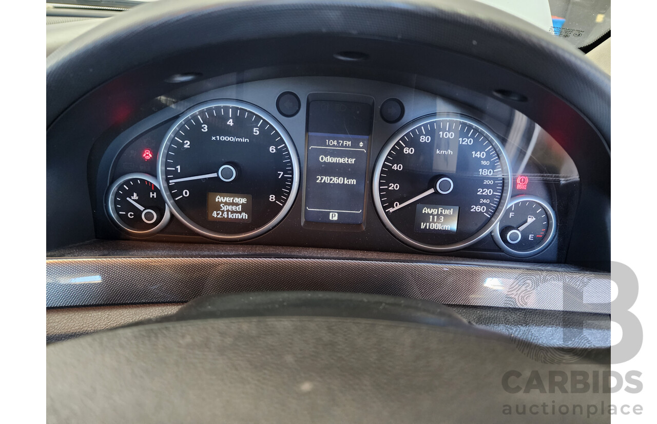 10/2010 Holden Calais  VE MY10 4d Sportwagon Silver 3.6L