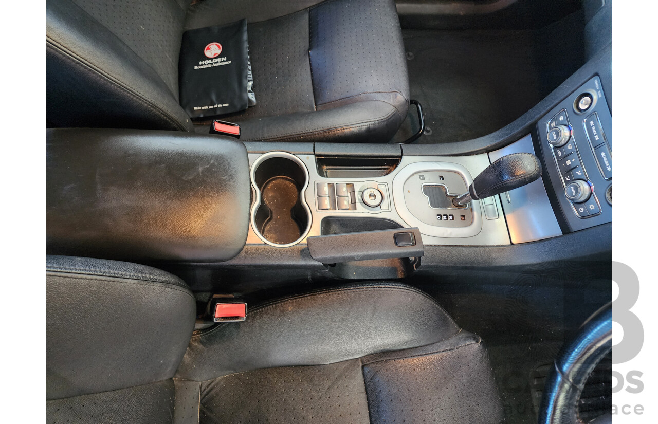 10/2010 Holden Calais  VE MY10 4d Sportwagon Silver 3.6L