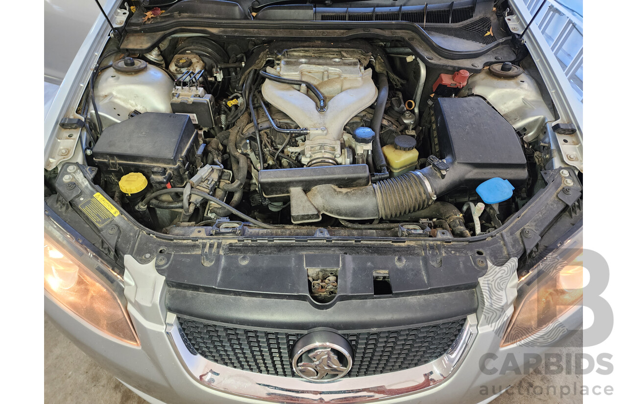 10/2010 Holden Calais  VE MY10 4d Sportwagon Silver 3.6L