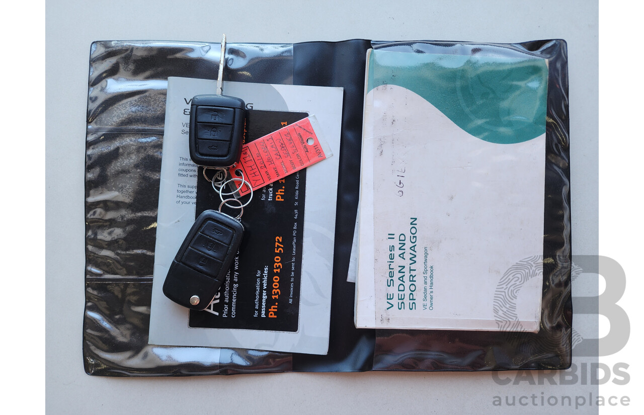 10/2010 Holden Calais  VE MY10 4d Sportwagon Silver 3.6L