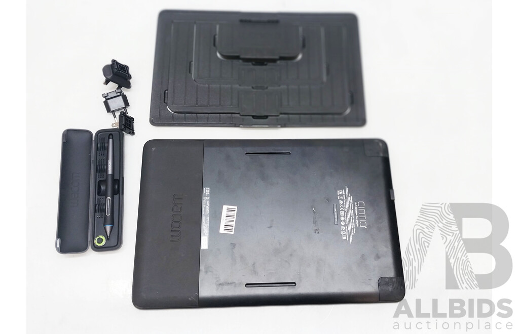 Wacom (DTK-1301) Cintiq Pro LCD Tablet