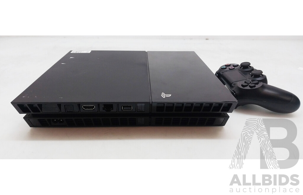 Sony (CUH-1002A) PlayStation 4 Gaming Console