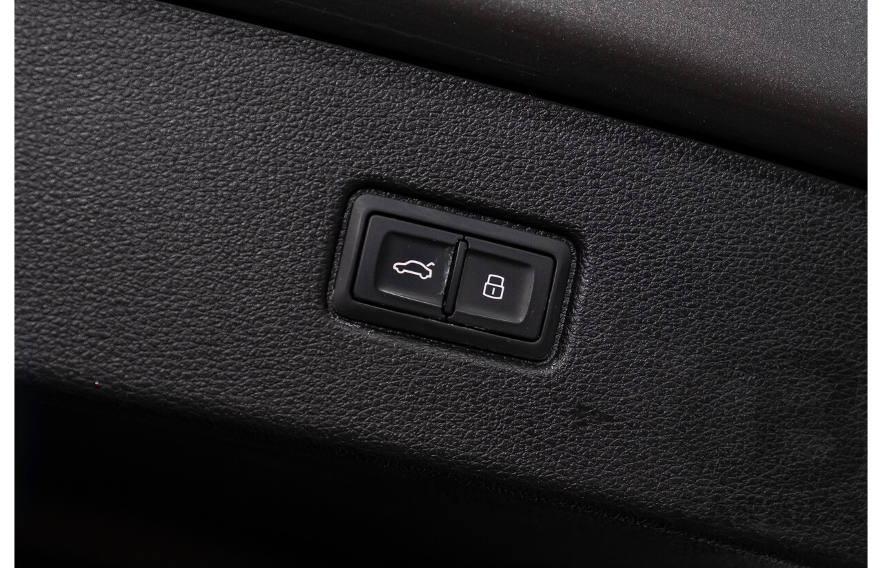 11/2015 Audi Q7 3.0 TDI Quattro (AWD) 4M 4d Wagon Graphite Grey Metallic Turbo Diesel V6 3.0L - 7 Seater