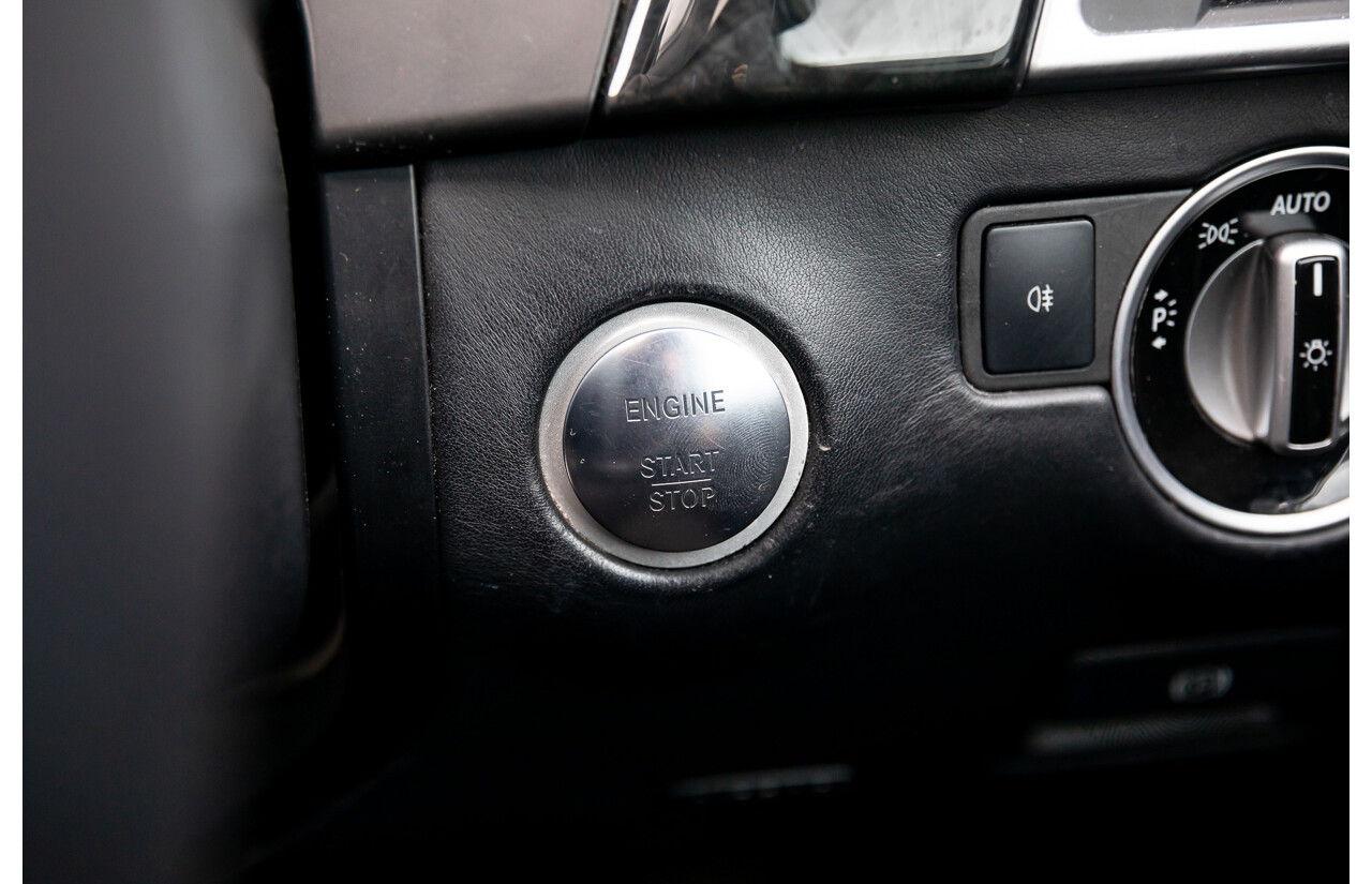 6/2012 Mercedes-Benz ML 63 AMG (4x4) 166 4d Wagon Palladium Silver Metallic Twin Turbo V8 5.5L