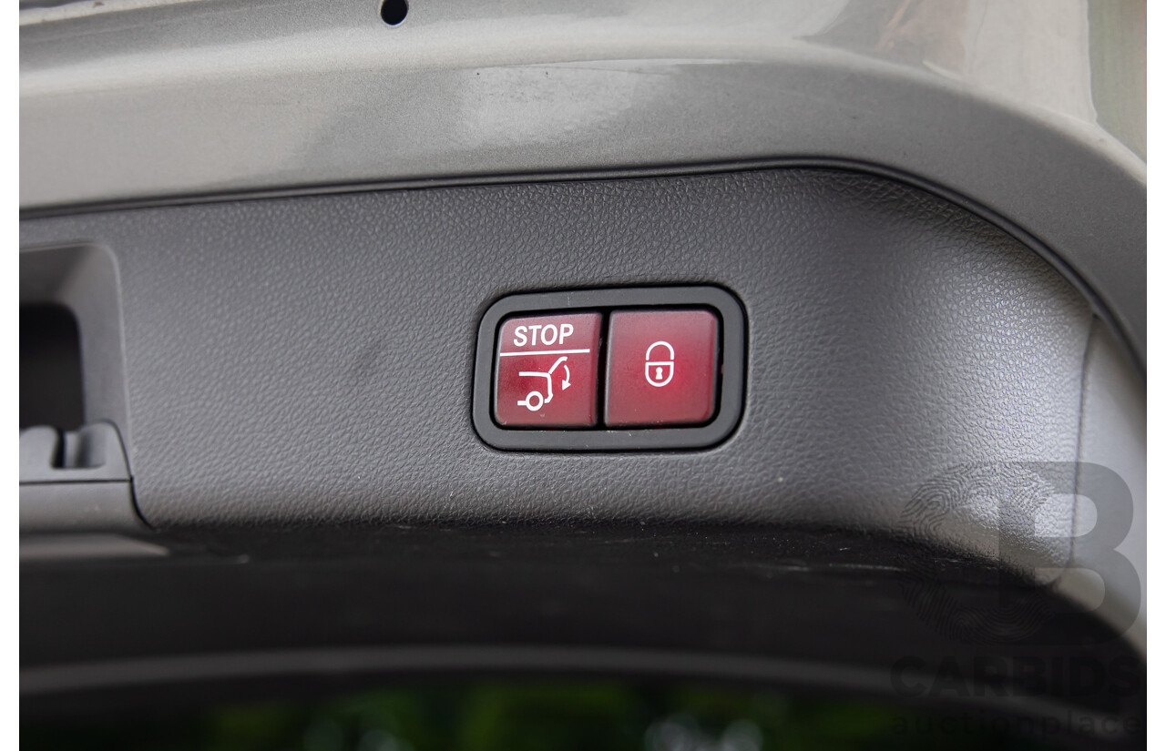 6/2012 Mercedes-Benz ML 63 AMG (4x4) 166 4d Wagon Palladium Silver Metallic Twin Turbo V8 5.5L