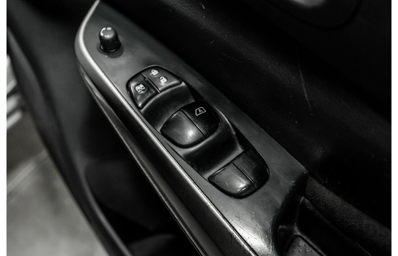 04/2017 Nissan Navara ST (4x4) D23 Series II Dual Cab Utility Grey Turbo Diesel 2.3L